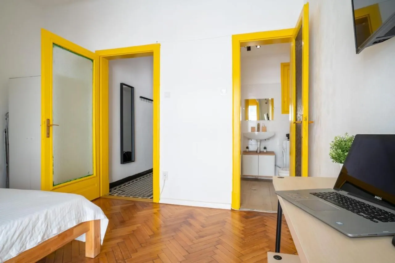 Bright Studio With Cismigiu Park View Lägenhet Bukarest