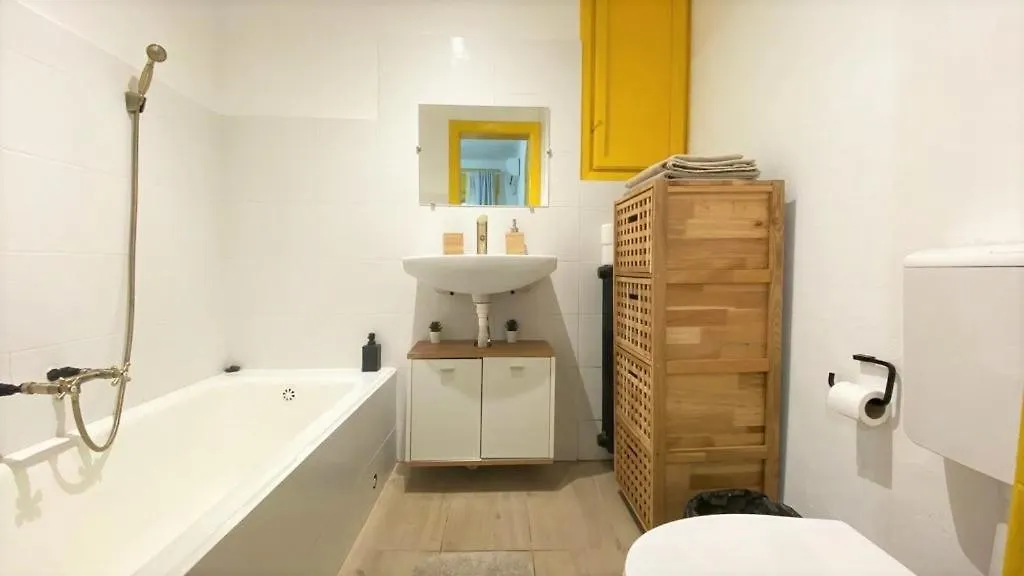 Bright Studio With Cismigiu Park View Lägenhet Bukarest