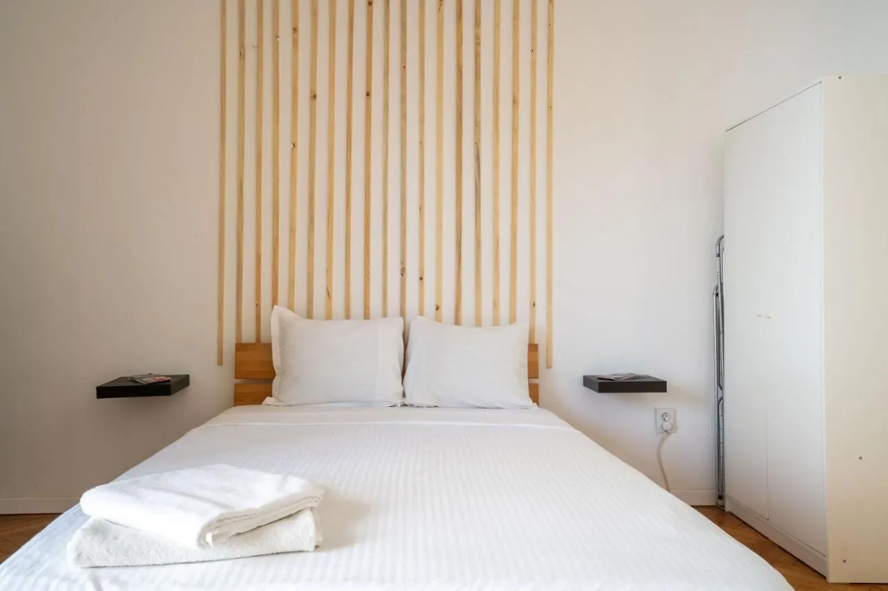 Bright Studio With Cismigiu Park View Apartment Bucharest